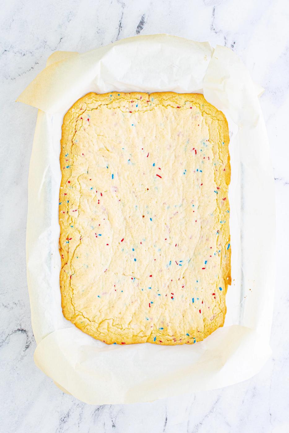 vanilla tray bake with sprinkles in it