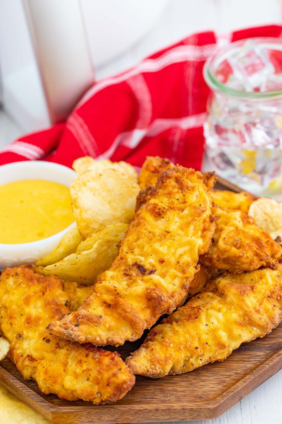 chicken tenders with sauce on the side