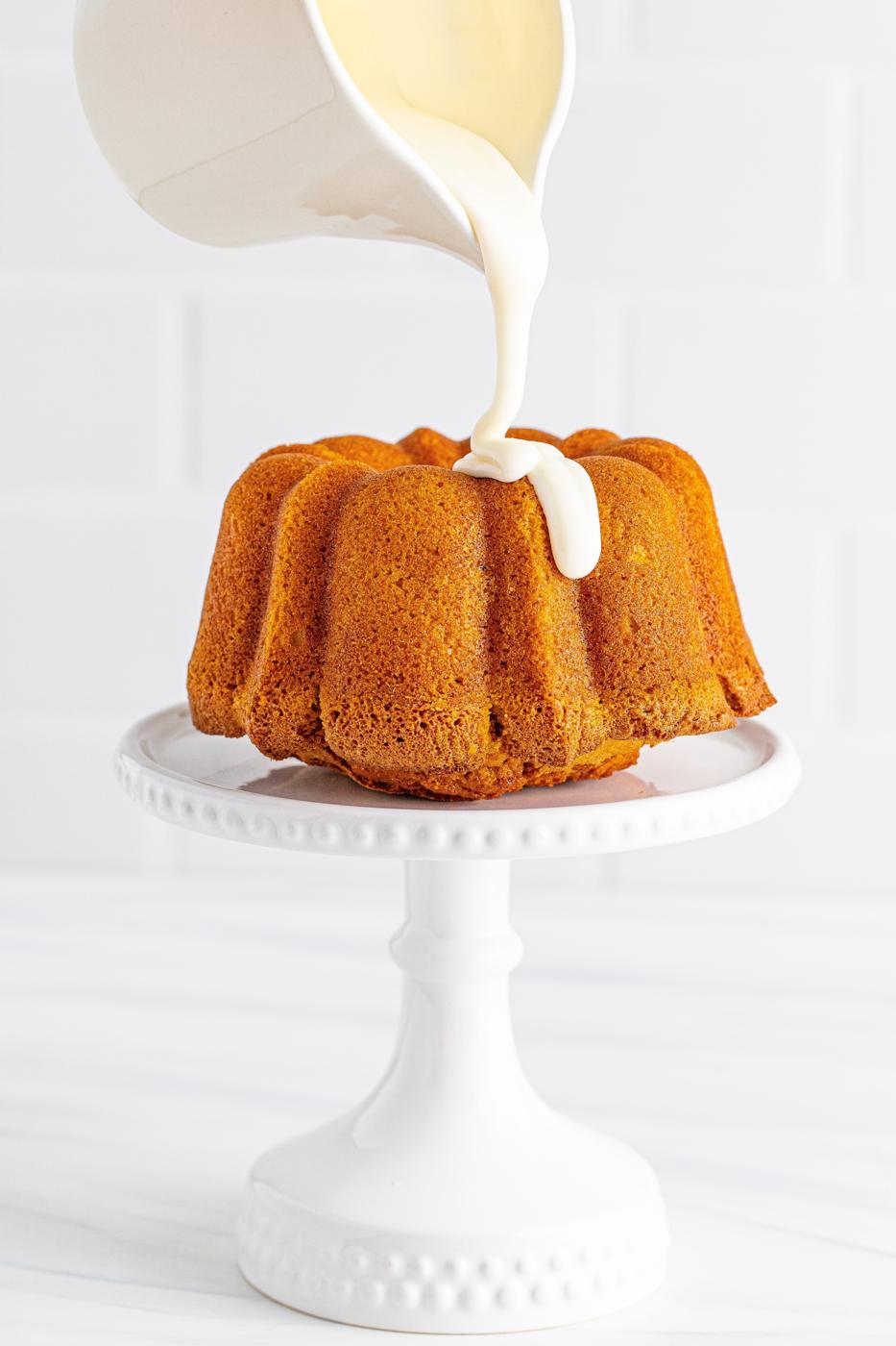 picture of icing being poured onto cake