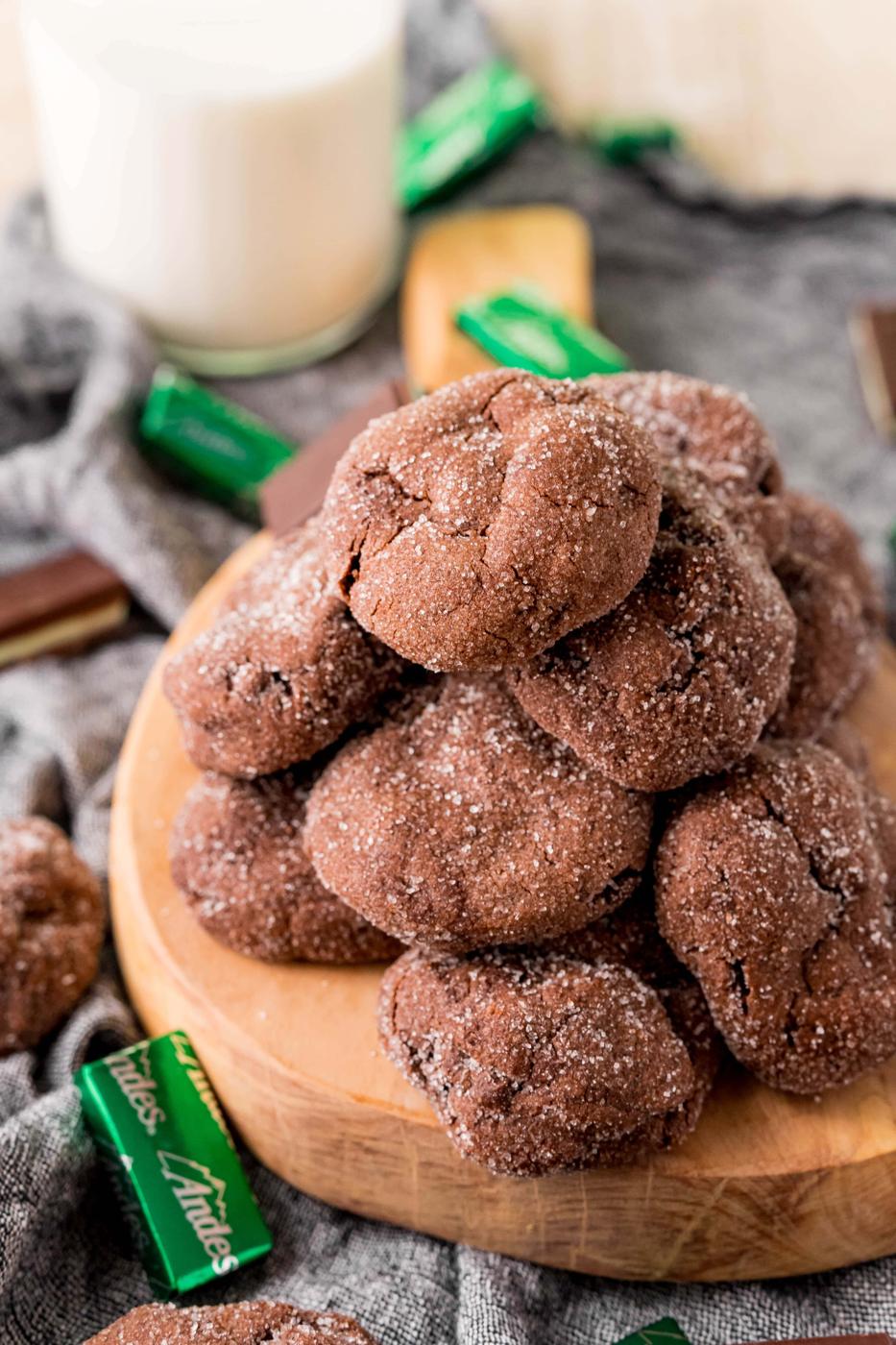 Andes stuffed cookies with chocolate and milk.