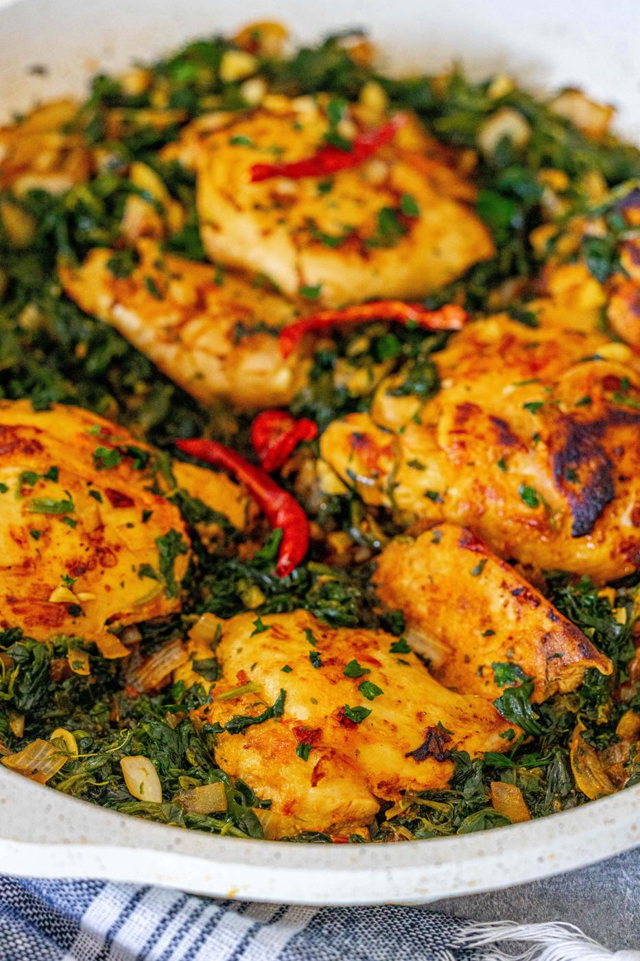 picture of harissa chicken and spinach in a pan