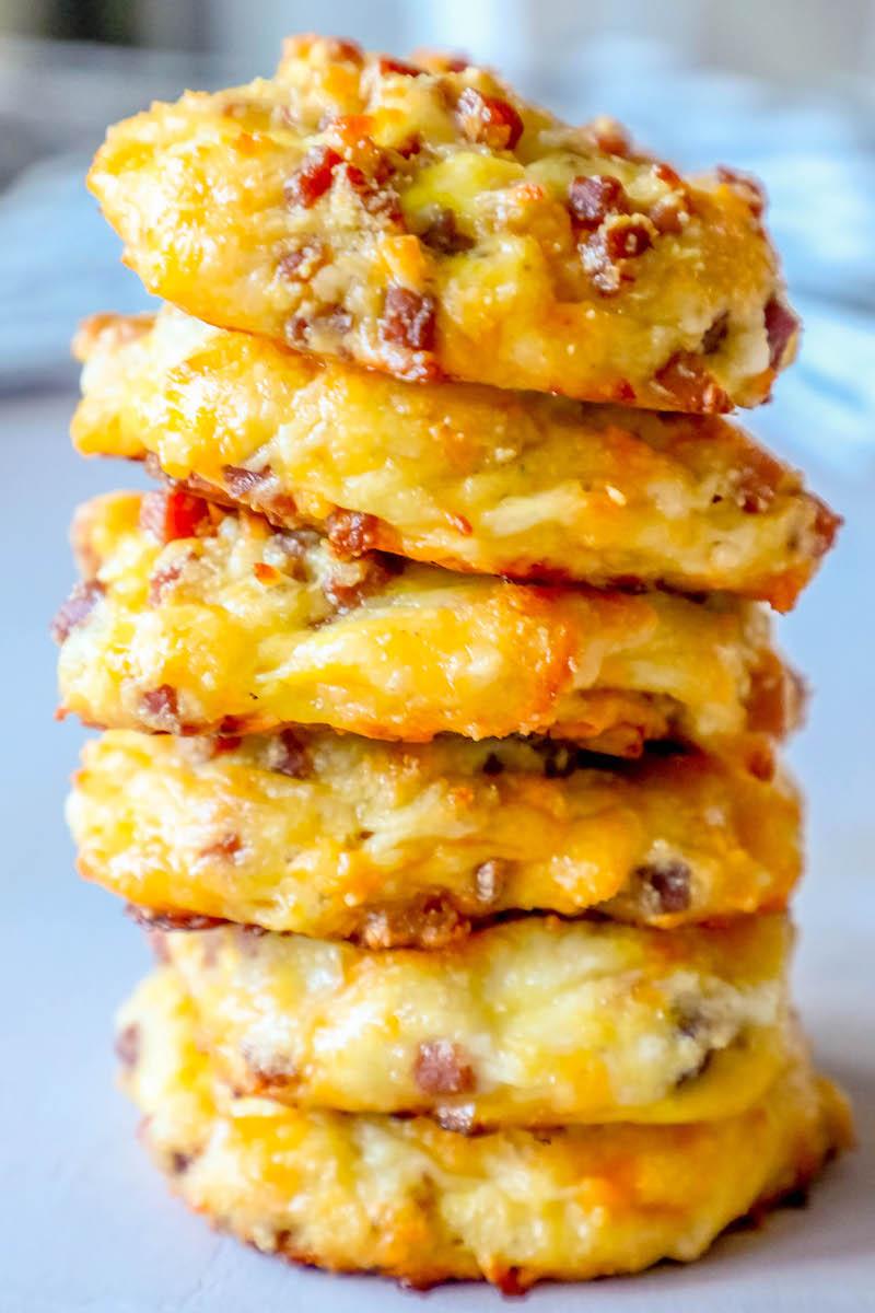 A plate of low carb ham and cheese rolls.