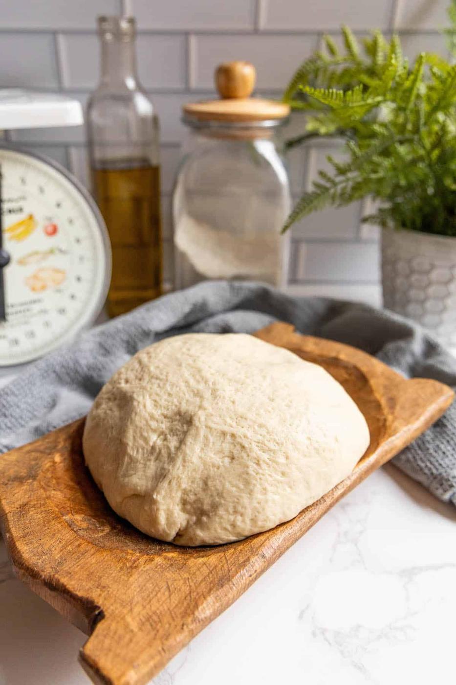 A loaf of bread on a wooden cutting board.