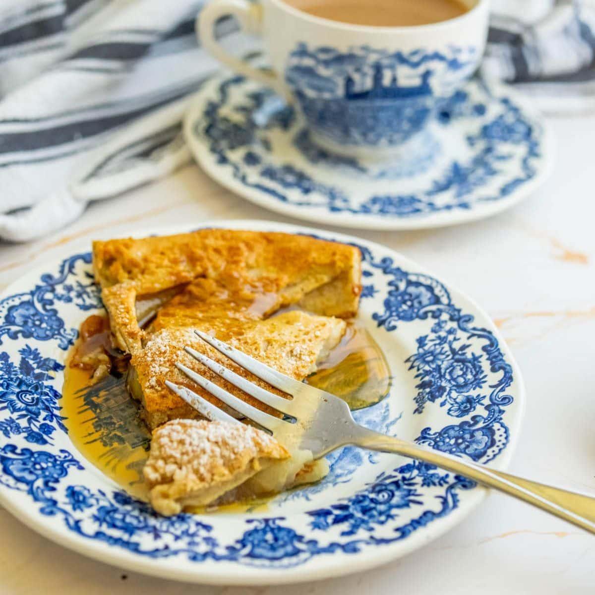 Cinnamon Apple Dutch Baby