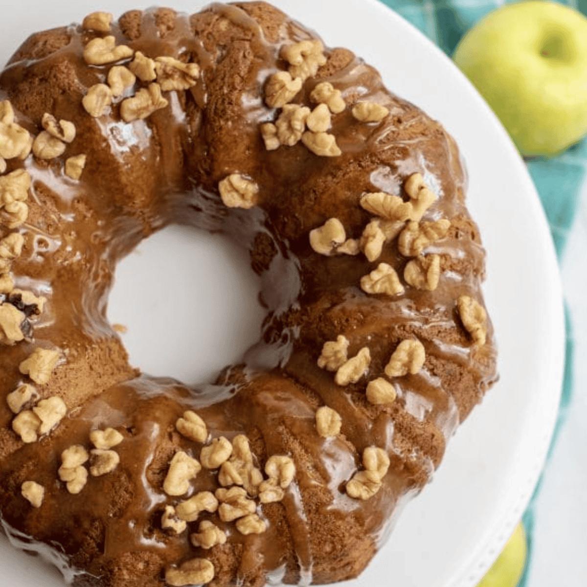 Easy Caramel Apple Spice Cake Recipe