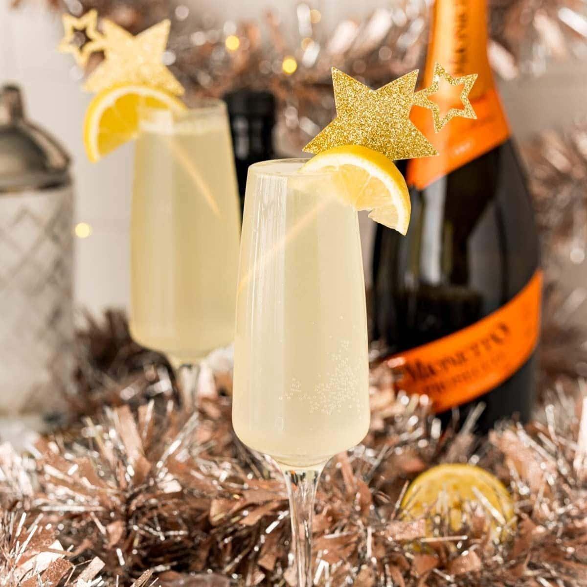 Easy Champagne Fizz Cocktail