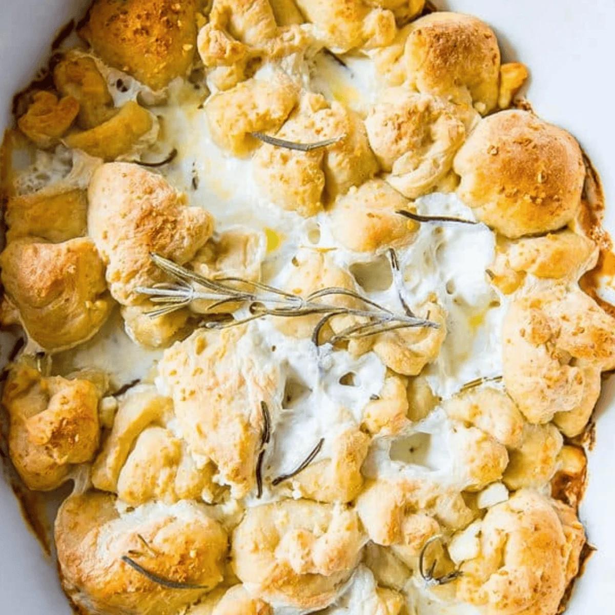 Easy Cheesy Garlic Rosemary Bubble Bread