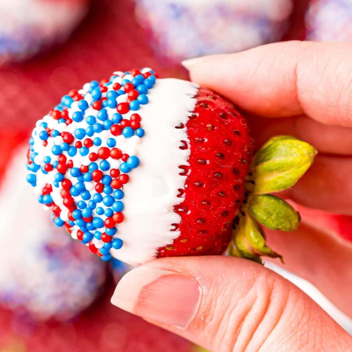 Easy White Chocolate Dipped Strawberries