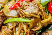 Effortless One Pot Beef Drunken Noodles