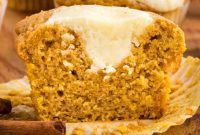 Cheesecake Swirled Pumpkin Muffins