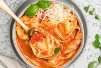 Hearty Tomato Basil Chicken Tortellini Soup