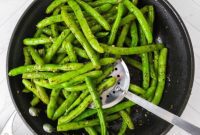 Vibrant Garlic Herb Green Beans