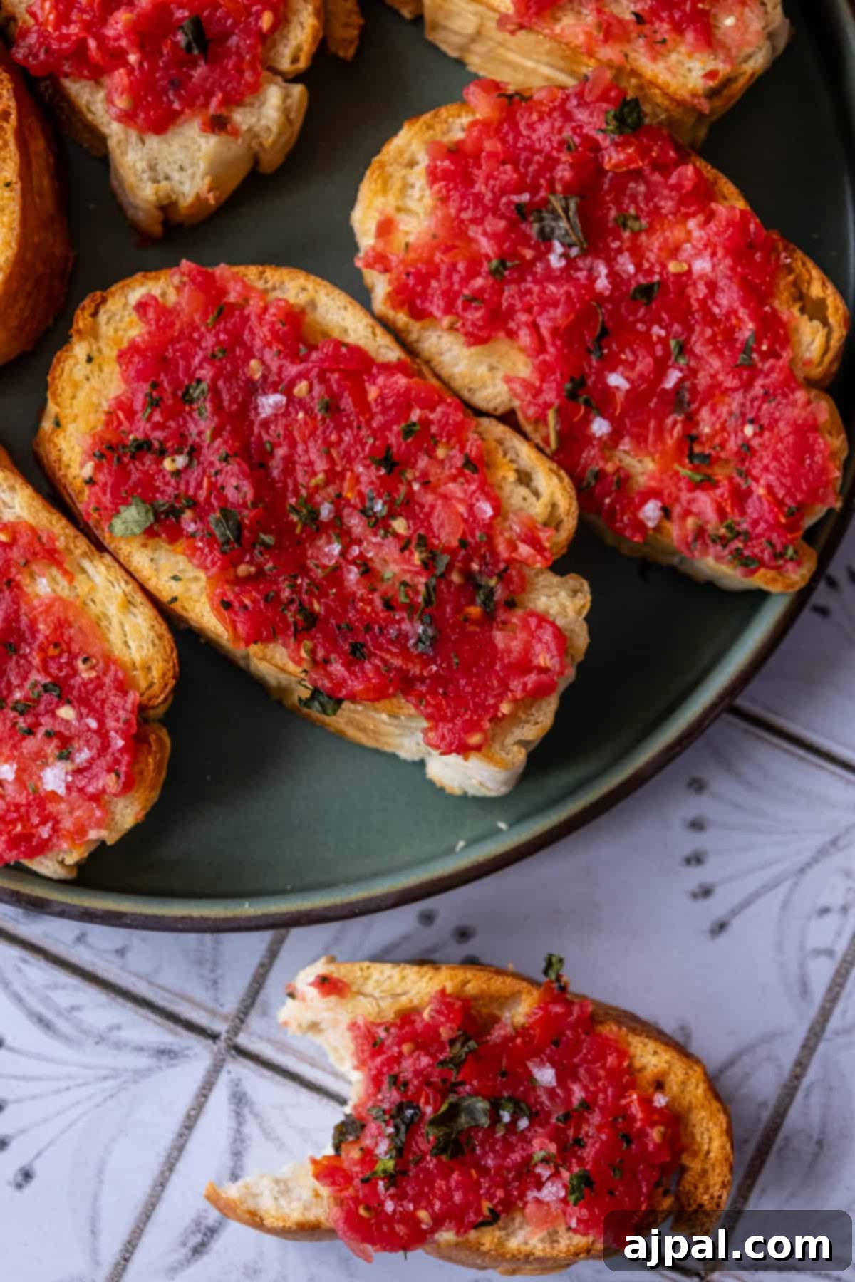 A beautifully plated serving of Pan con Tomate, ready to be enjoyed.