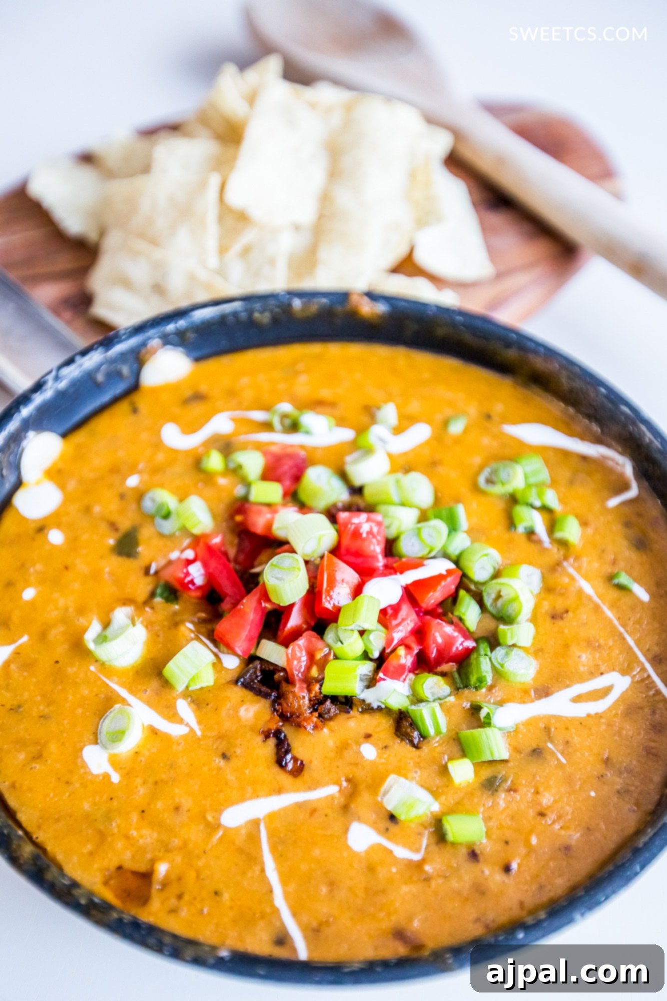 Sizzling Linguica Queso Skillet 4 A hearty skillet of spicy linguica queso dip, rich with melted cheese and savory sausage, ready to be enjoyed with a side of crunchy tortilla chips.