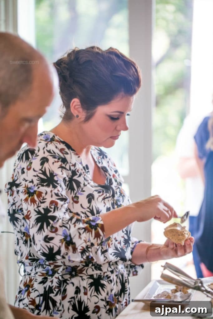 DIY Flatbread Pizza Party My Culinary Adventure with Tiffani Theissen 5 Tiffani Thiessen and event attendees making ice cream sandwiches with Signature ingredients.