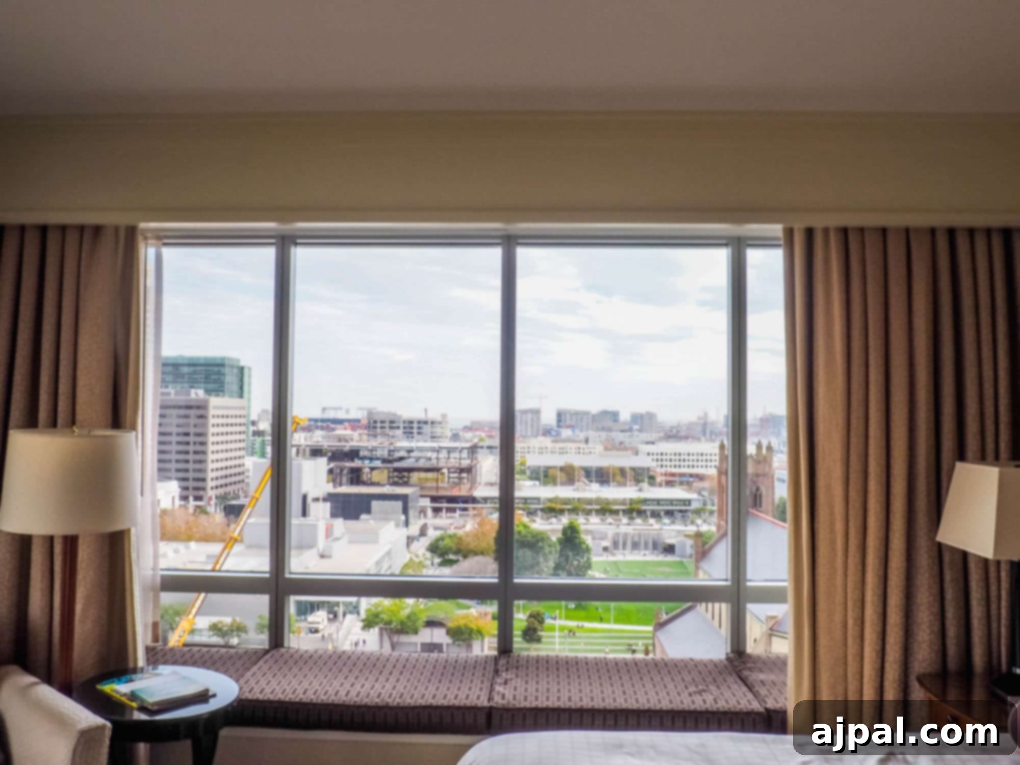 San Francisco: Your 2-Day Adventure 2 Four Seasons San Francisco hotel room with panoramic city view
