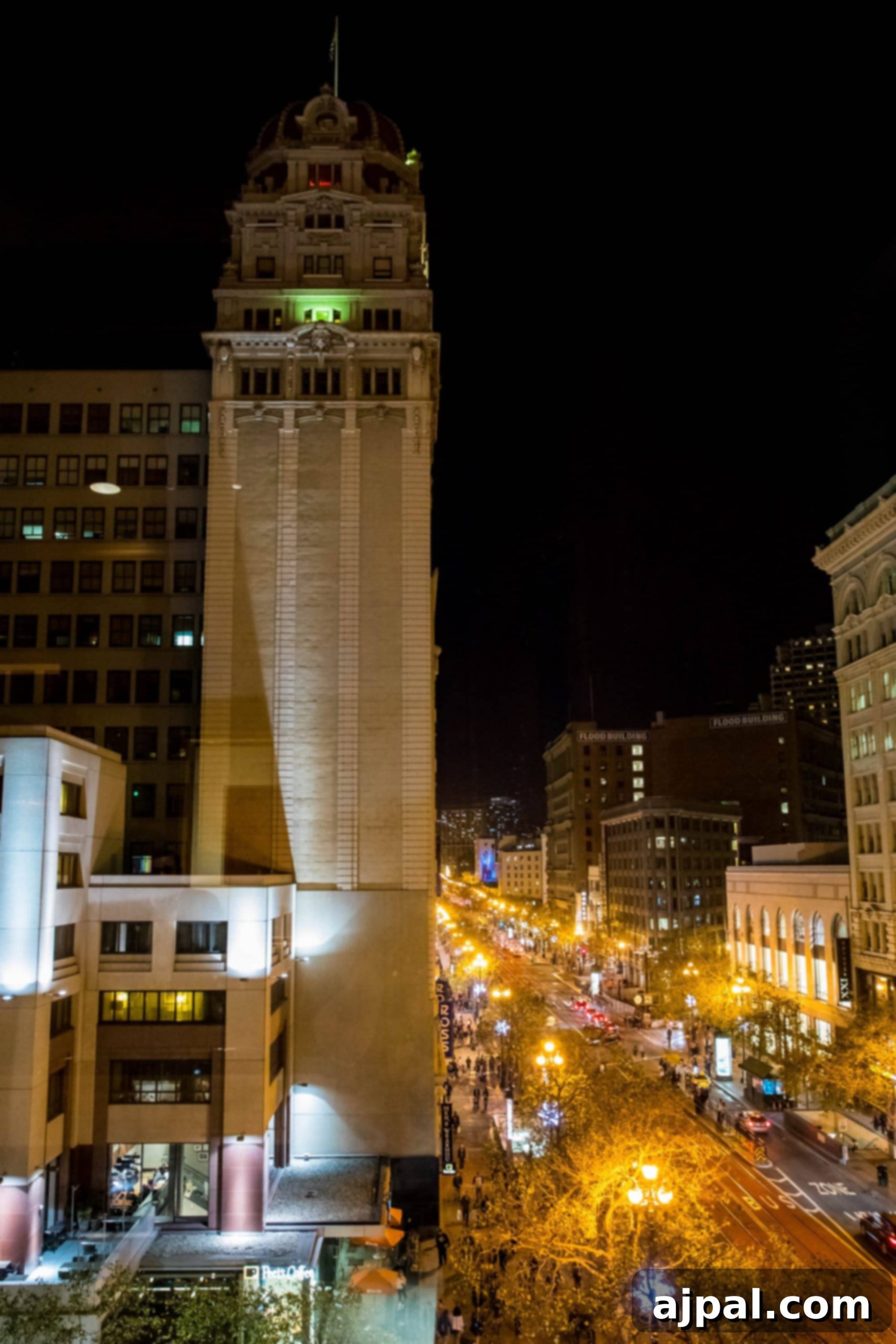 San Francisco: Your 2-Day Adventure 4 Historic clock tower building in downtown San Francisco