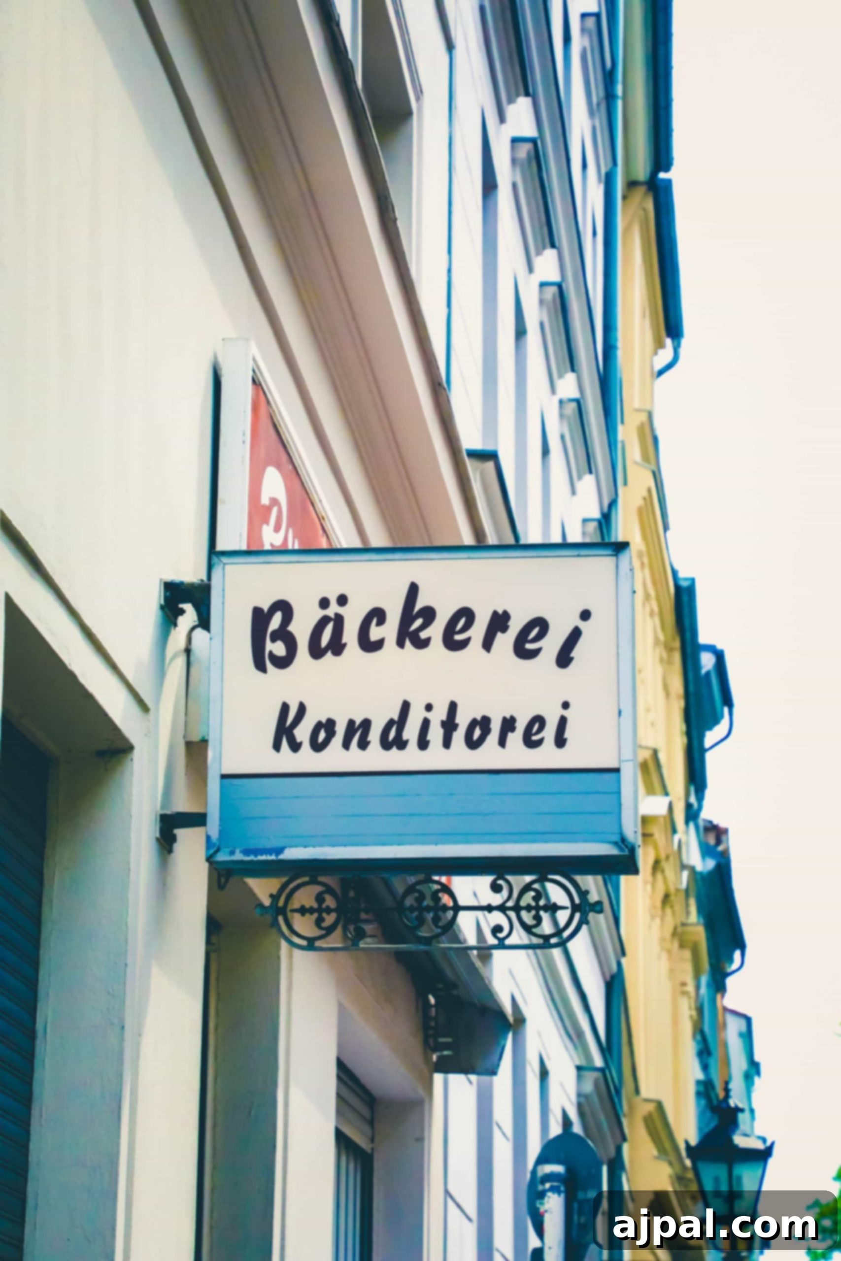 The exterior of Bäckerei & Konditorei W. Balzer, a traditional Berlin bakery, with its classic signage.