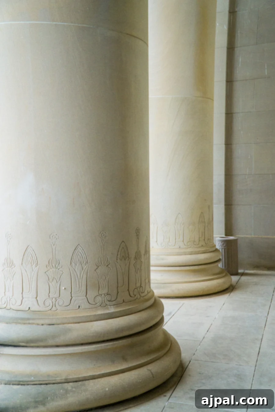 Discover Kansas City: 10 Unforgettable Experiences 10 Grand pillars of the Nelson-Atkins Museum of Art in Kansas City