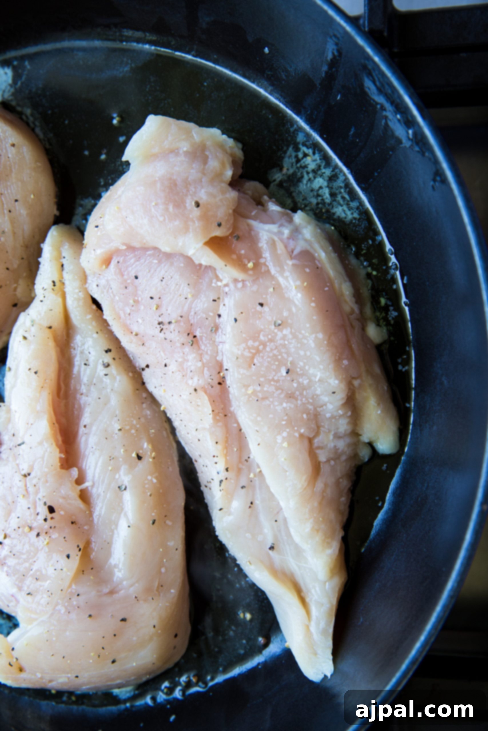 picture of raw chicken in pan 