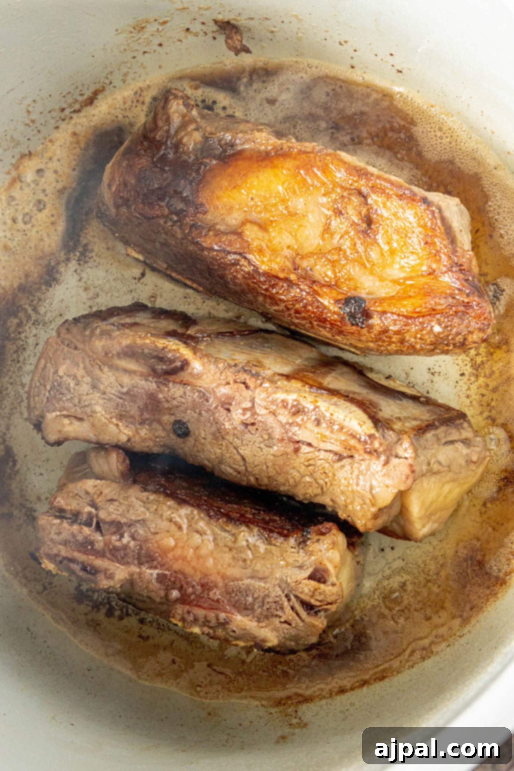 picture of raw short ribs in an instant pot