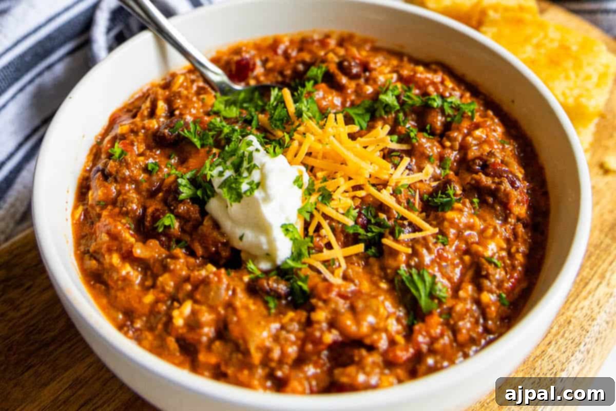 No-Fuss Hearty Beef and Bean Chili 4 A bowl of chili with cheese and sour cream.