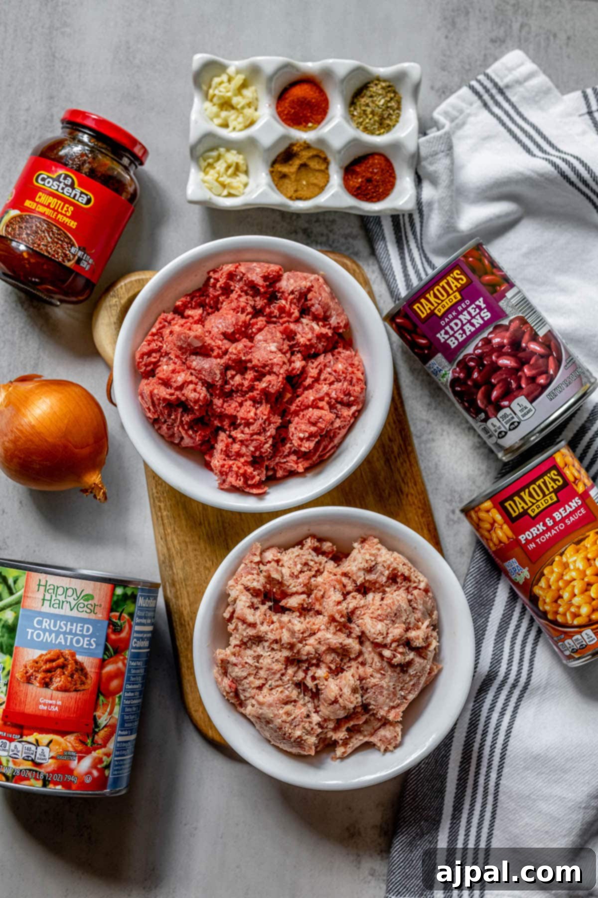 No-Fuss Hearty Beef and Bean Chili 5 ground beef, sausage, beans, onion, and spices
