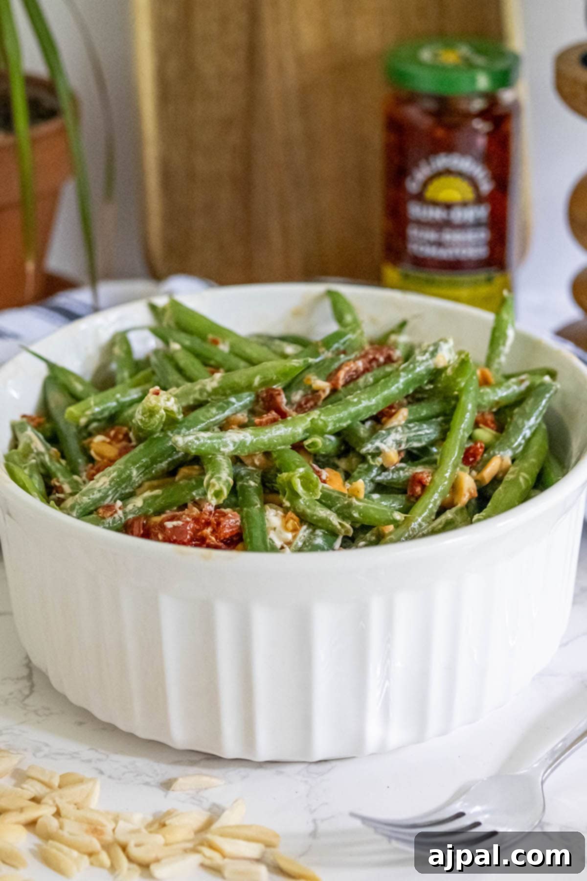 Sun-Dried Tomato & Parmesan Green Beans 7 Cheesy baked green beans with sun-dried tomatoes.