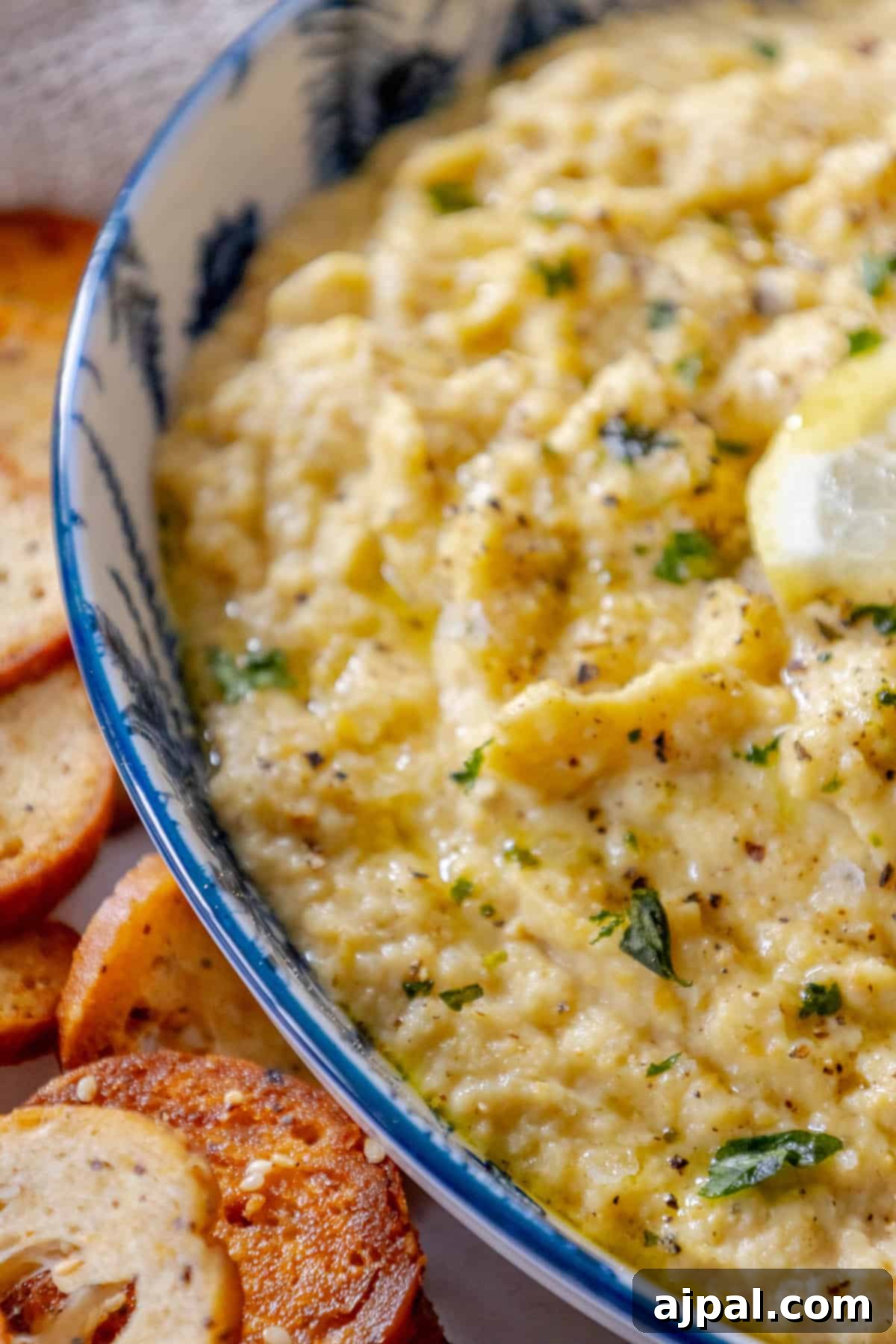 A bowl of hummus with lemon.