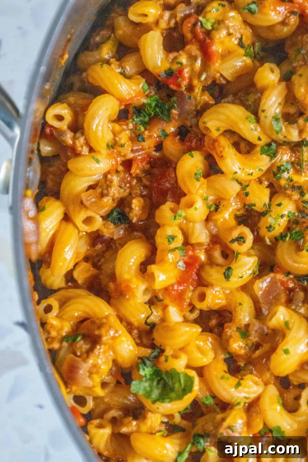 Homestyle American Goulash 2 An American recipe for goulash, a pan full of pasta with tomatoes and herbs.
